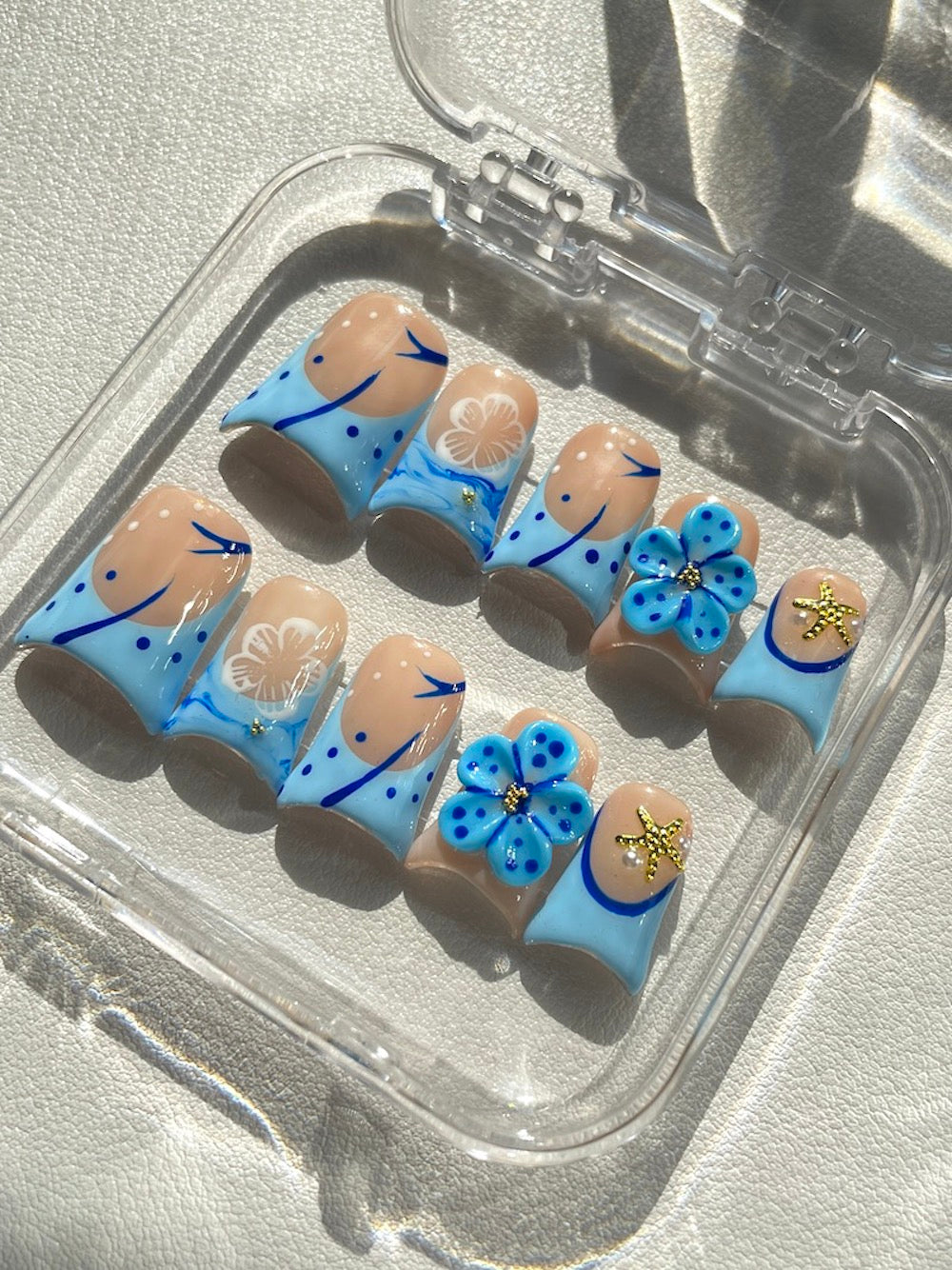 Flor azul de pico corto