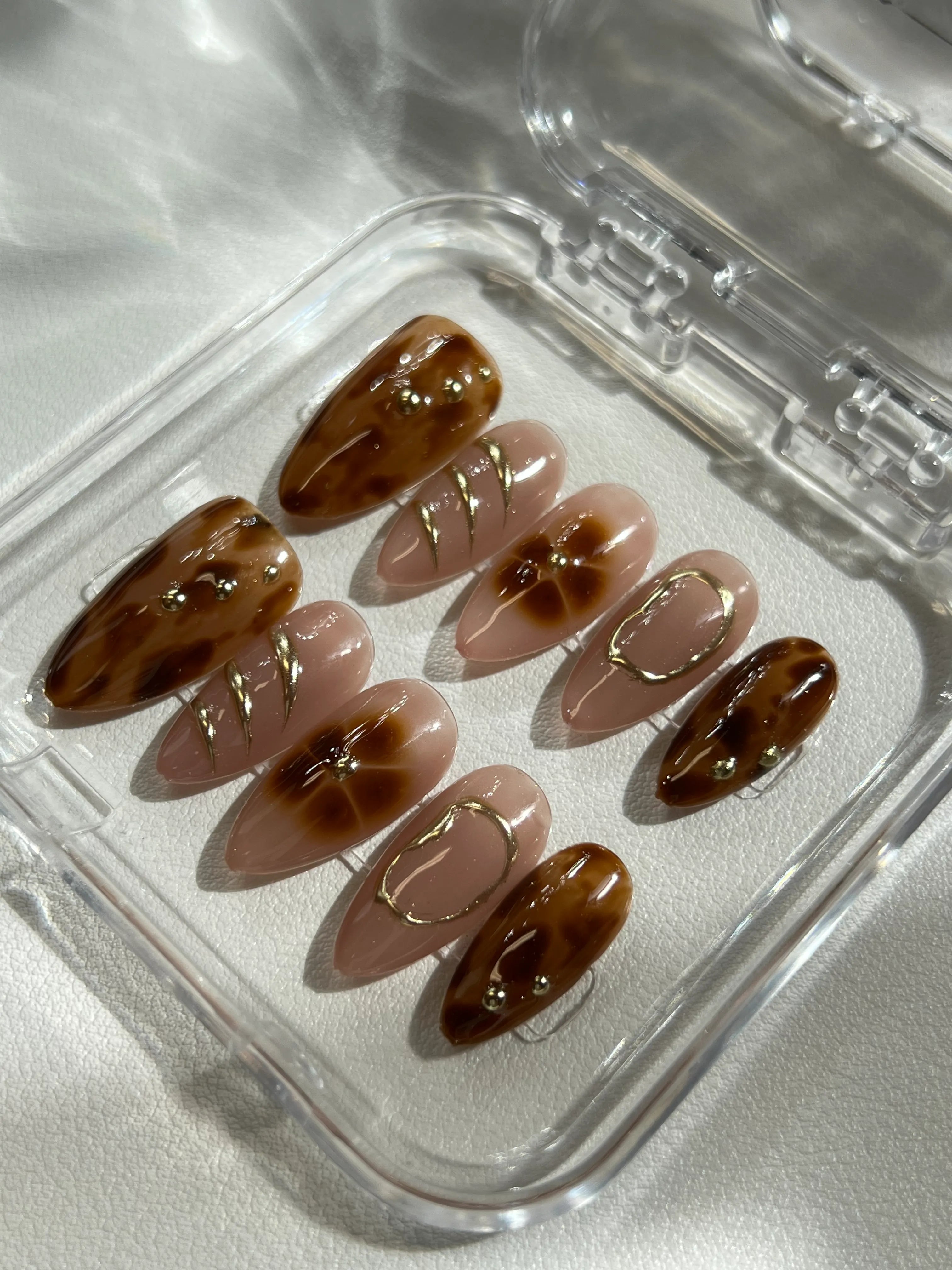 Chic Tortoise Oval Nails
