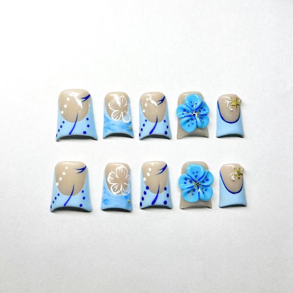 Flor azul de pico corto