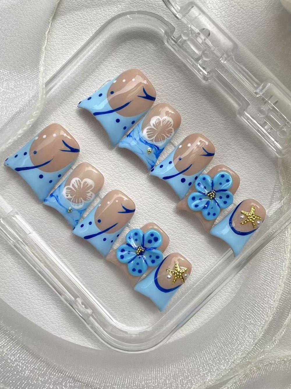 Flor azul de pico corto